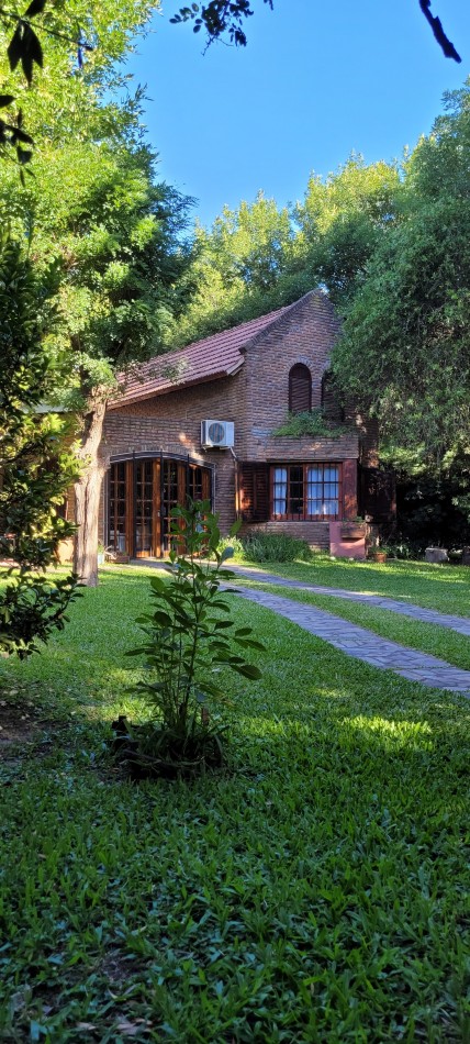 Casa en Venta Funes  2 Dormitorios - 2 Baños - Piscina -  Parque 900 M2 - Apto Credito Hipotecario