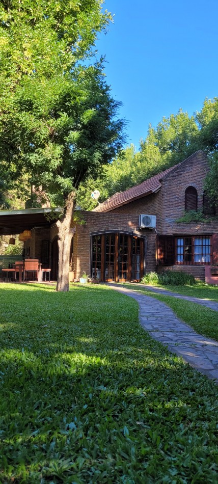 Casa en Venta Funes  2 Dormitorios - 2 Baños - Piscina -  Parque 900 M2 - Apto Credito Hipotecario