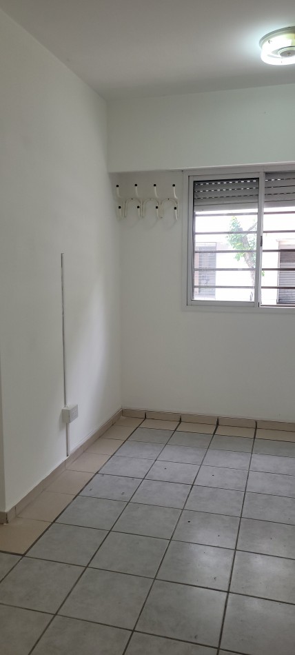 Oportunidad Venta - Monoambiente Dividido En 1 Dormitorio Pichincha - U$d 28.200 - Riccheri 1000 -P. Baja  - Apto Credito  Hipotecario-