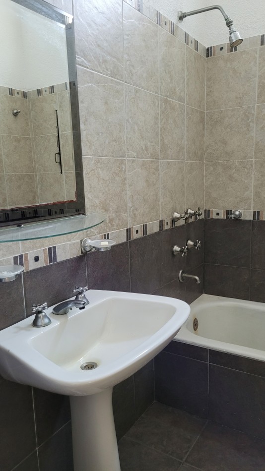 Departamento en Venta 2 Dormitorios -  2 Baños  Al Frente 5° Piso -centro Rosario Apto Credito Hipotecario