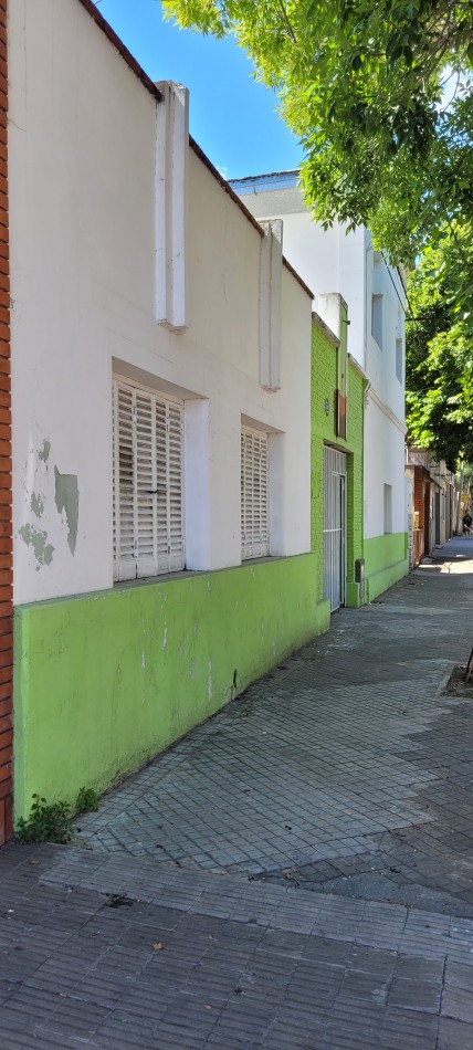 Terreno en Venta  - Larrea 1200 Oportunidad - A Metros De Mendoza 18,00 metros de frente -  Apto Para Construir  Pb +2 Pisos 