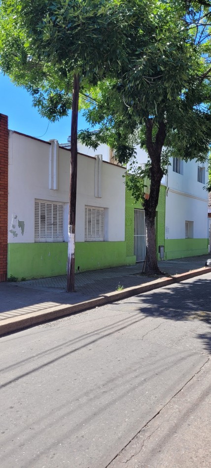 Terreno en Venta  - Larrea 1200 Oportunidad - A Metros De Mendoza 18,00 metros de frente -  Apto Para Construir  Pb +2 Pisos 