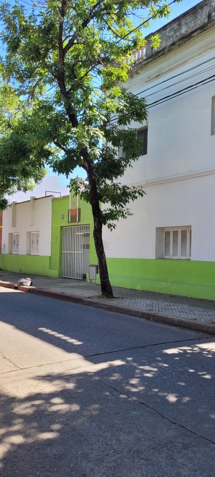 Terreno en Venta  - Larrea 1200 Oportunidad - A Metros De Mendoza 18,00 metros de frente -  Apto Para Construir  Pb +2 Pisos 