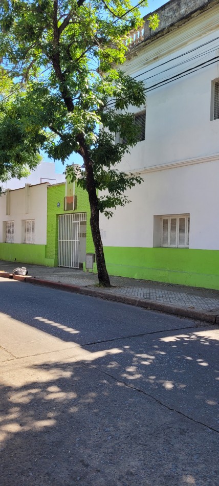 Terreno en Venta  - Larrea 1200 Oportunidad - A Metros De Mendoza 18,00 metros de frente -  Apto Para Construir  Pb +2 Pisos 