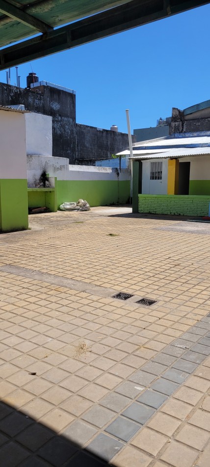 Terreno en Venta  - Larrea 1200 Oportunidad - A Metros De Mendoza 18,00 metros de frente -  Apto Para Construir  Pb +2 Pisos 