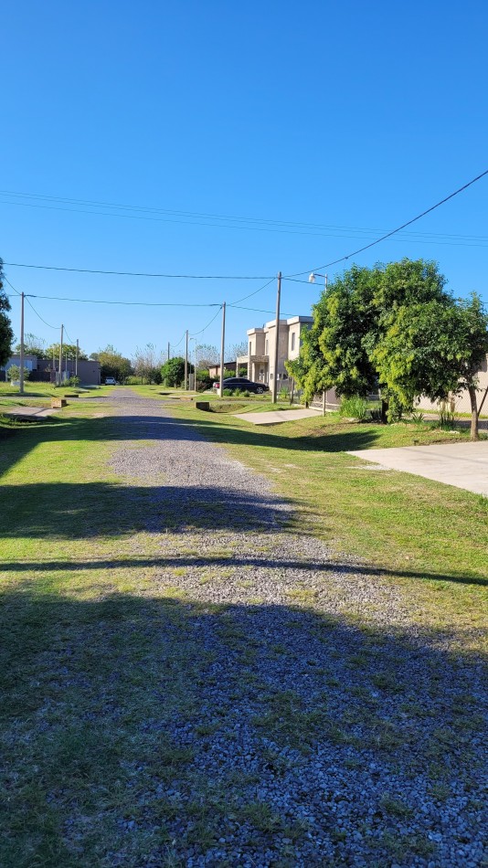 Terreno con gran superficie  en barrio cerrado de 1.215 M2  en  Venta Roldan -  Barrio Cerrado - Pucara Los Buhos  