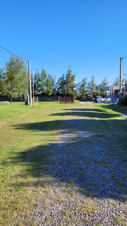 Terreno con gran superficie  en barrio cerrado de 1.215 M2  en  Venta Roldan -  Barrio Cerrado - Pucara Los Buhos  