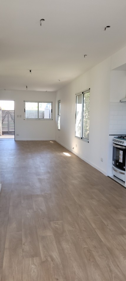 Casa 2 Dormitorios A Estrenar con  Piscina -  Tierra De Sueños 2 - Roldan Apta Credito  360 m2 terreno -  Luminosa 