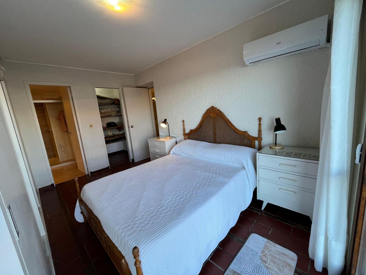 DEPARTAMENTO EN VENTA FRENTE AL MAR EN PUNTA DEL ESTE - URUGUAY  2 DORMITORIOS 2 BAÑOS COCHERA AMENITIES  