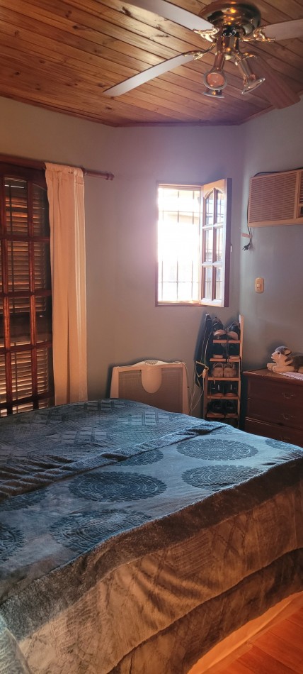 Casa de 2 plantas en esquina - 3 Dormitorio en Venta Barrio Belgrano - 2 Baños - Balcon Terraza - Patio - Doble cochera. 
