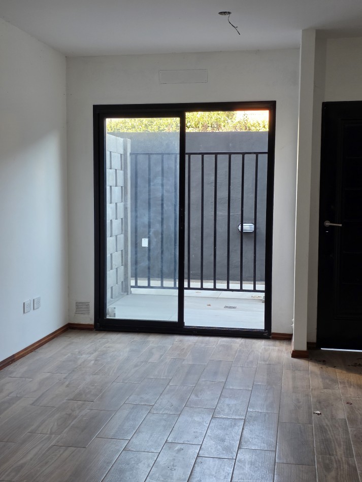 VENTA DEPARTAMENTO   2 DORMITORIO - ZONA  ALBERDI  J. B. JUSTO 1700  - A ESTRENAR  LUMINOSO - PATIO y PARRILLERO 