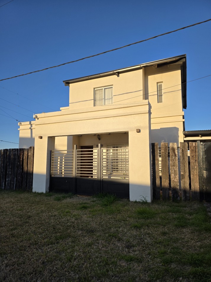 CASA EN VENTA  4 DORMITORIOS - PISCINA - TIERRA DE SUEÑOS 2 - EXCELENTE 