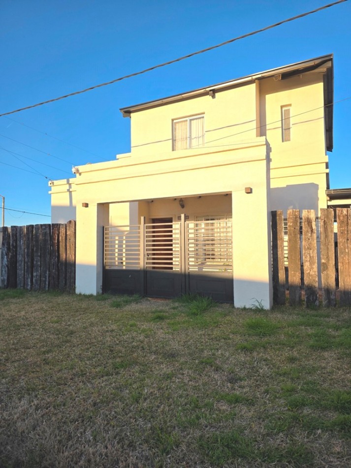 CASA EN VENTA  4 DORMITORIOS - PISCINA - TIERRA DE SUEÑOS 2 - EXCELENTE 