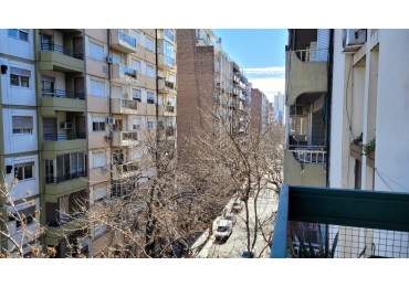 Departamento  2 Dormitorios  al frente C/balcon luminoso ventilacion cruzada  - Apto Credito Hipotecario - Excelente Estado - Barrio Martin