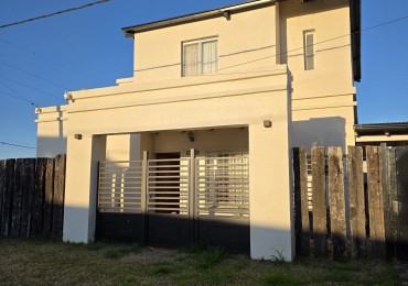 CASA EN VENTA  4 DORMITORIOS - PISCINA - TIERRA DE SUEÑOS 2 - EXCELENTE 